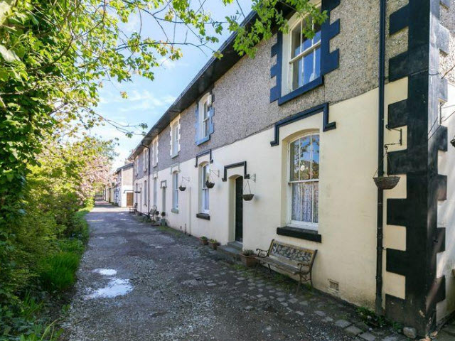 13 Lakeside Cottages